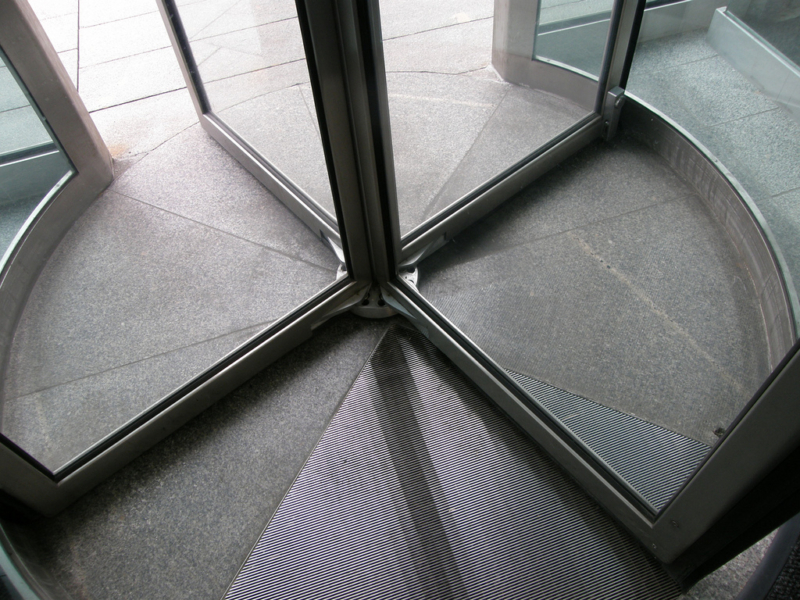 The revolving door is here to stay: this is how to deal with it