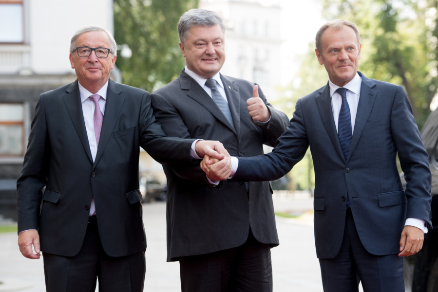 Thumbs up for corruption: EU drops plans for independent court in Ukraine